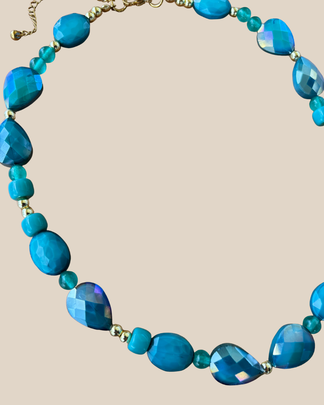 Ave Necklace: Cristales Turquesas y Balines