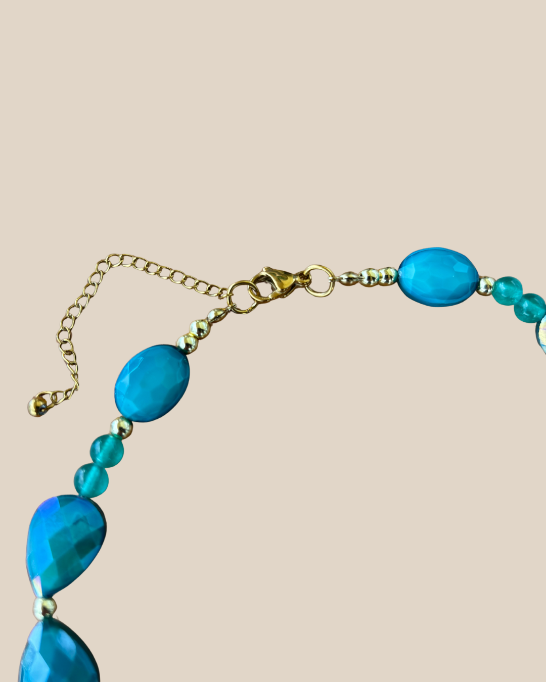 Ave Necklace: Cristales Turquesas y Balines