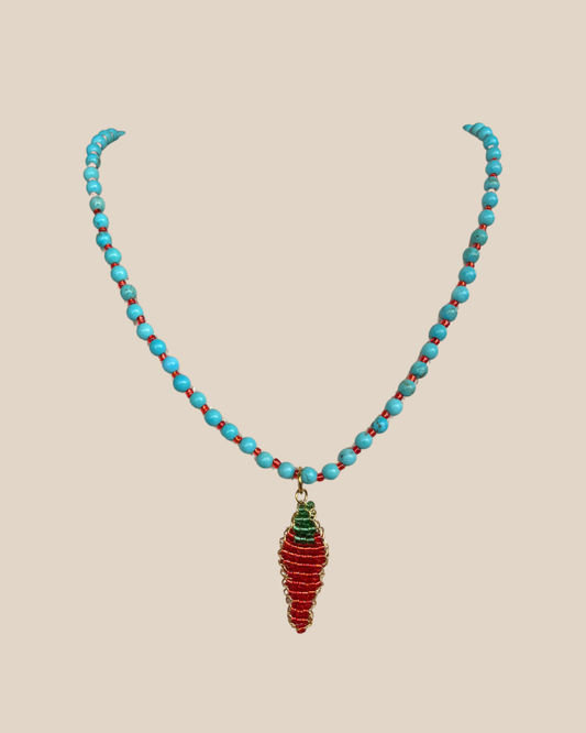 Ave Necklace: Cristales Turquesa y Rojo con Charm de Pique Hecho a Mano