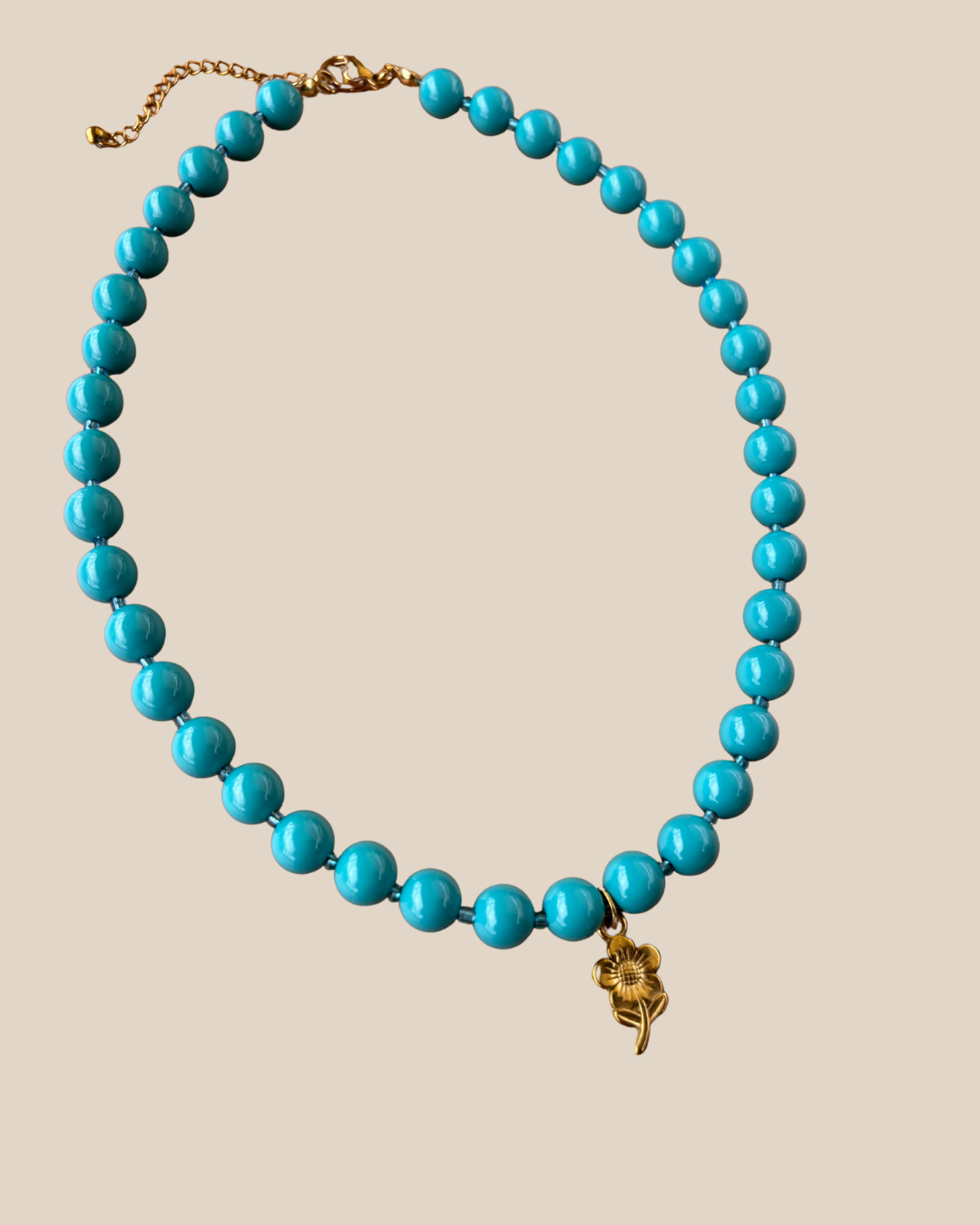 Ave Necklace: Turquesa con Charm de Flor en Stainless Steel