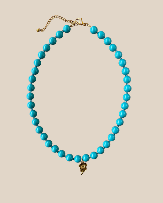 Ave Necklace: Turquesa con Charm de Flor en Stainless Steel